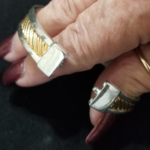 VTG - Unbranded 2 Tone Gold Silver 2 1/2 inch Cuff Bracelet - PO VGC - Picture 5 of 14